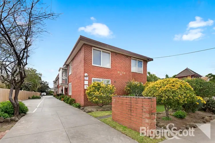 38 Middle Road