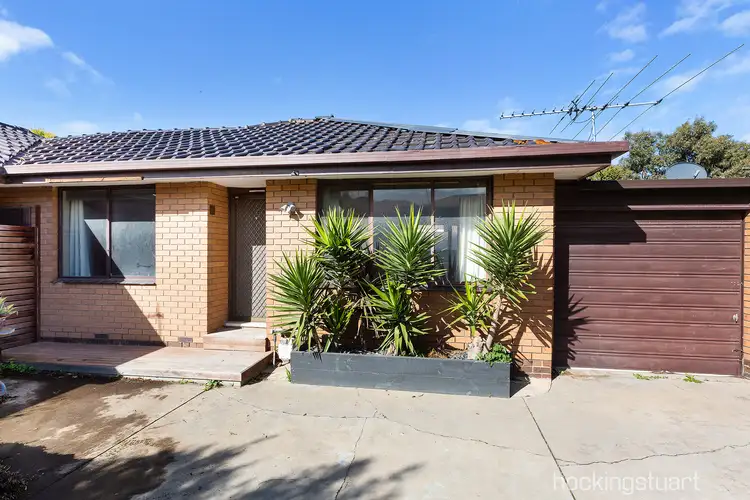 2/11 New Street, South Kingsville VIC 3015