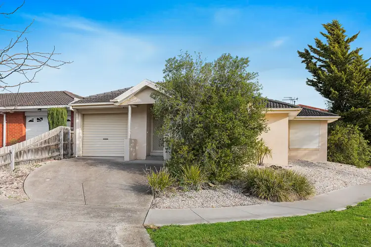 2/27 Hannah Avenue, Hillside VIC 3037