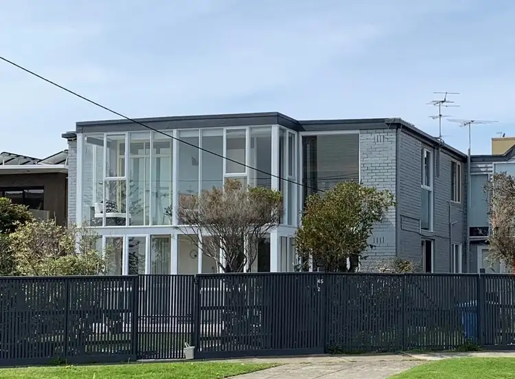 2/45 Beach Road, Hampton VIC 3188
