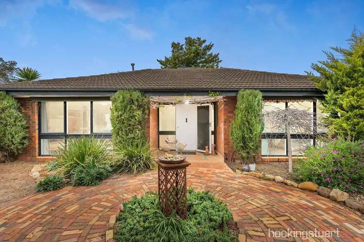 11 Edinburgh Place, Melton West VIC 3337