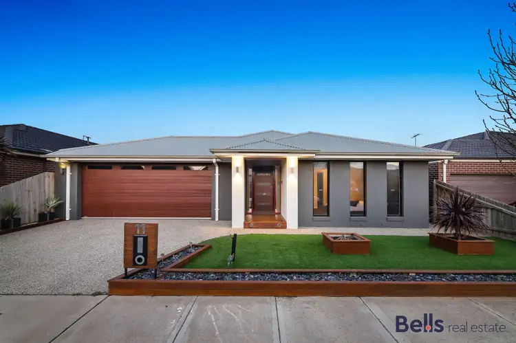 11 Luxor Drive, Fraser Rise VIC 3336