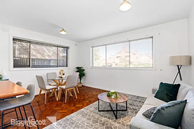 2/222 Barkly Street, St Kilda VIC 3182