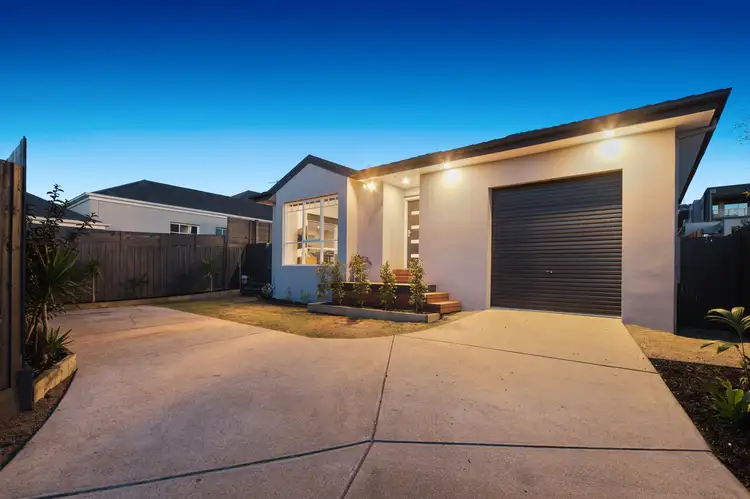 8B Orchid Avenue, Mornington VIC 3931