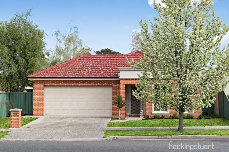 4 St Michaels Place, Lake Gardens VIC 3355