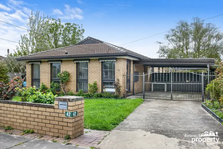 42 Montgomery Street, Wendouree VIC 3355