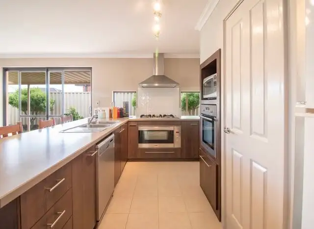 17 Chamberlain Grove, Millbridge WA 6232