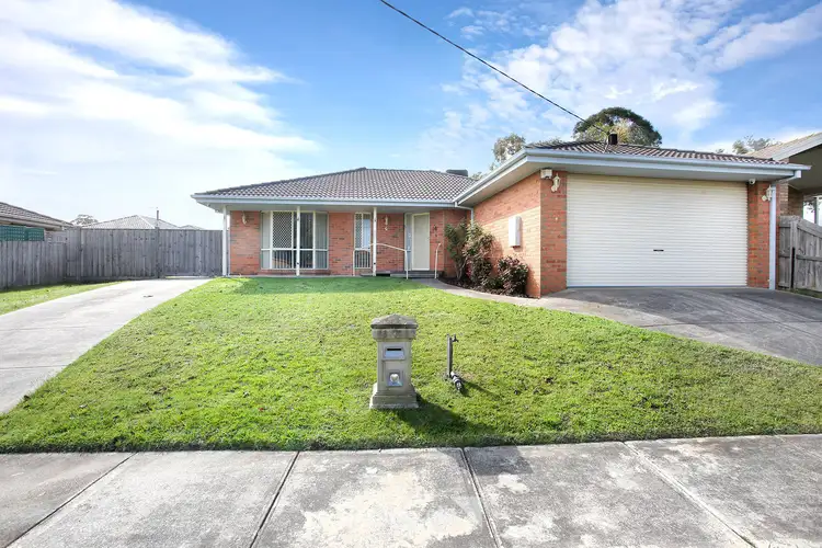 4 Joseph Banks Crescent, Cranbourne VIC 3977