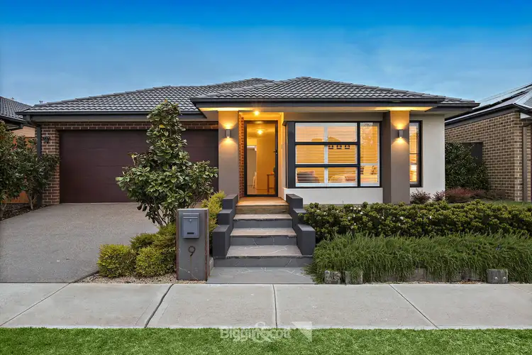 9 Statham View, Cranbourne West VIC 3977