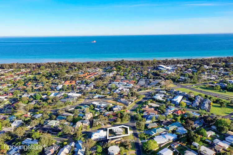 8 Wattle Road, Mccrae VIC 3938