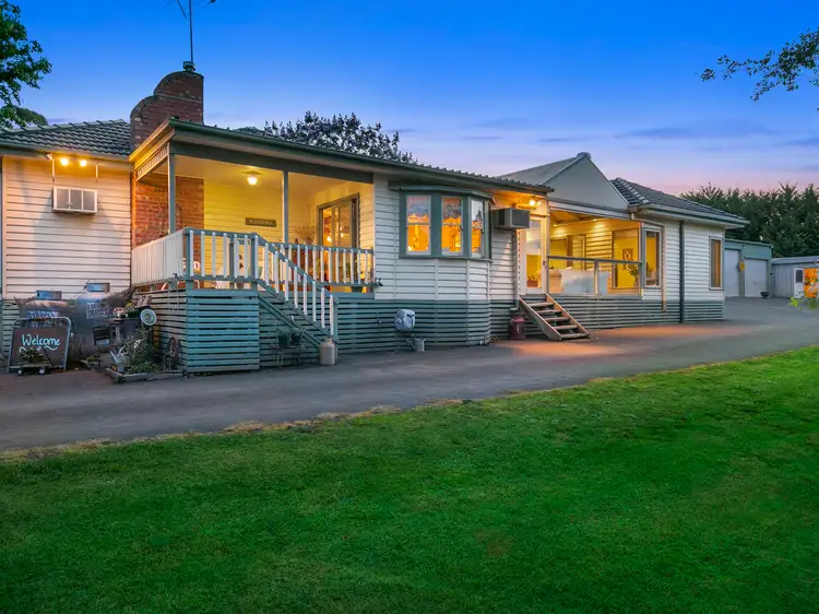 4 Carters Lane, Seville VIC 3139
