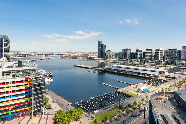 100 Harbour Esplanade