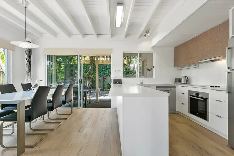 1/4 Woorookool Place, Noosaville QLD 4566
