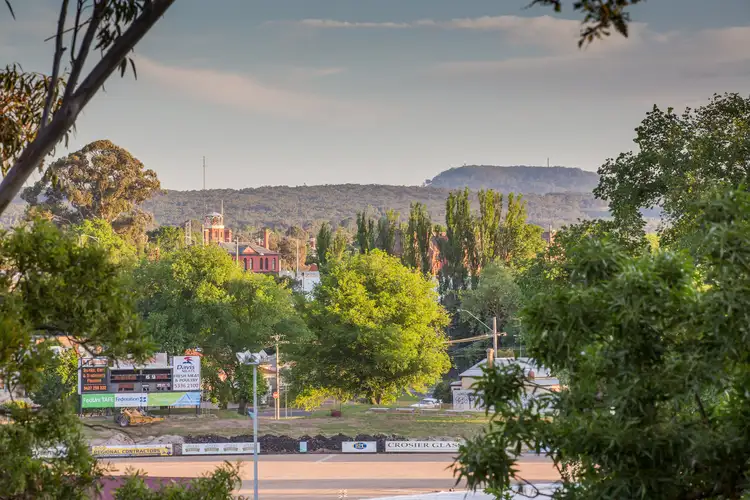 7B Seymour Crescent, Soldiers Hill VIC 3350