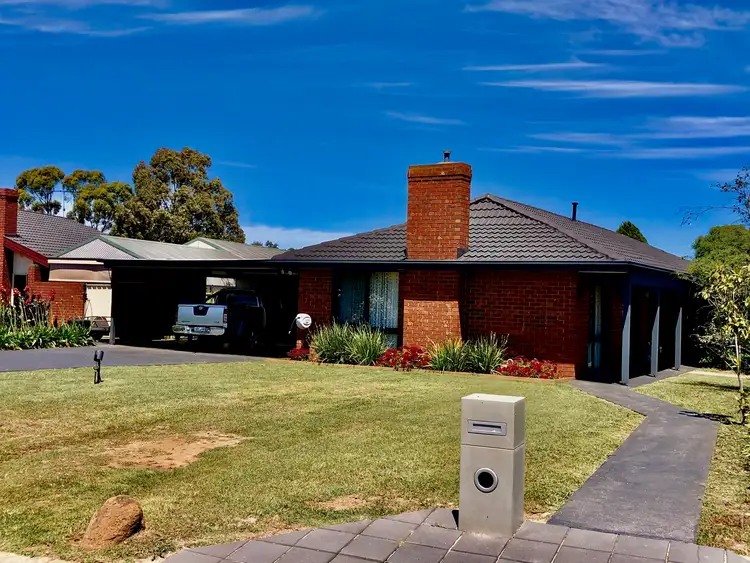 11 Mirboo Court, Brookfield VIC 3338