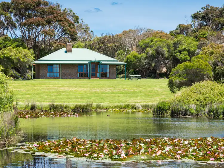 8/2-6 Great Ocean Road, Marengo VIC 3233