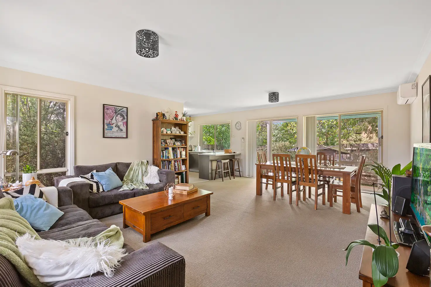 Main view of Homely unit listing, 6 Charlotte Place, Mooroolbark VIC 3138