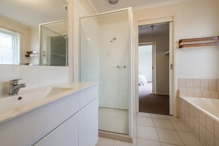 Sixth view of Homely unit listing, 2/16 Blackwood Drive, Narre Warren VIC 3805