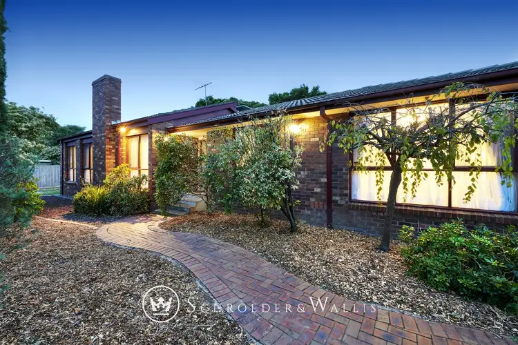 9 Clarke Crescent, Wantirna South VIC 3152