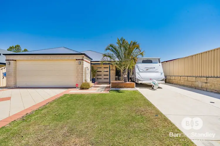 4 Holroyd Gardens, Millbridge WA 6232