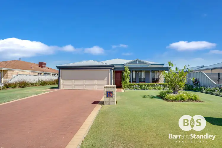 19 Blue Wren Drive, Eaton WA 6232
