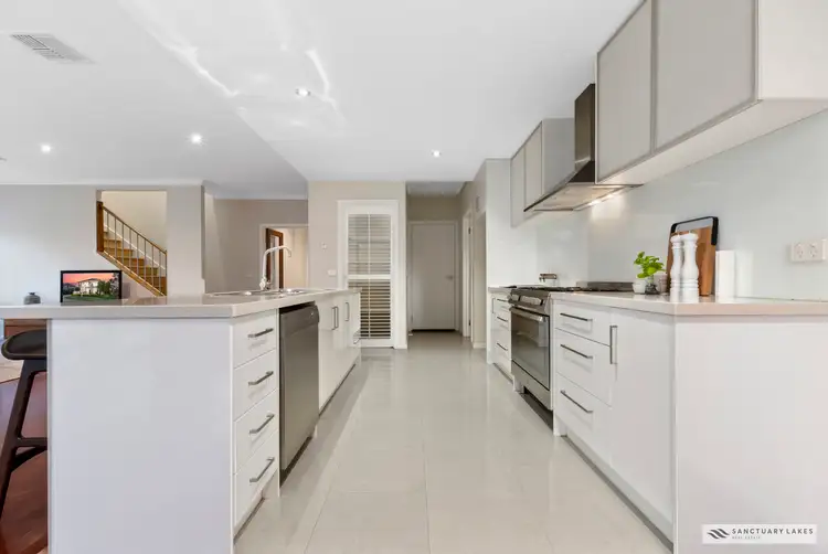 Fifth view of Homely house listing, 8 Bluechip Court, Sanctuary Lakes VIC 3030
