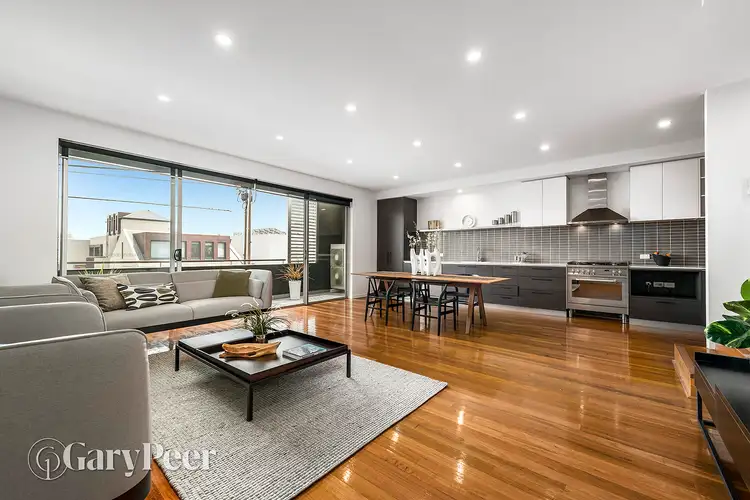 Main view of Homely townhouse listing, 2b Glen Orme Avenue, Mckinnon VIC 3204