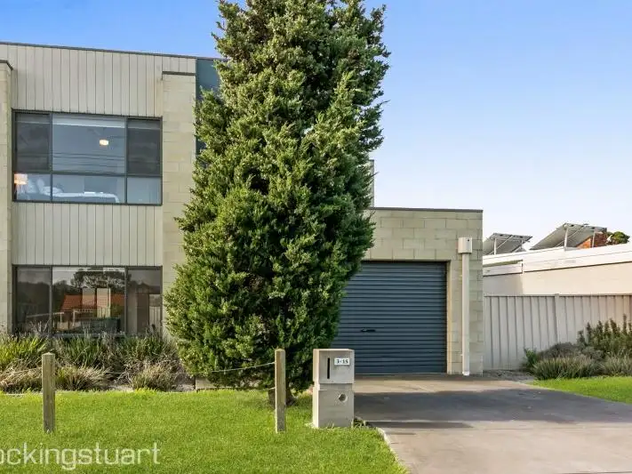15 Woodlands Grove
