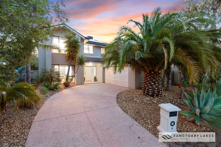 5 Rosebank Drive, Sanctuary Lakes VIC 3030