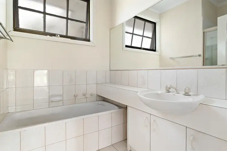 Sixth view of Homely unit listing, 2/20 Winbourne Road, Mount Waverley VIC 3149
