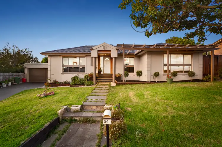 34 Zachary Hicks Crescent, Endeavour Hills VIC 3802