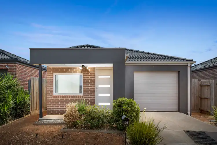 24 Mapleton Boulevard, Melton South VIC 3338