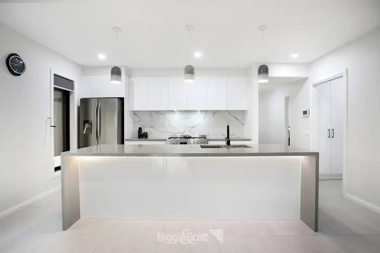 40 Aquatic Drive, Cranbourne West VIC 3977