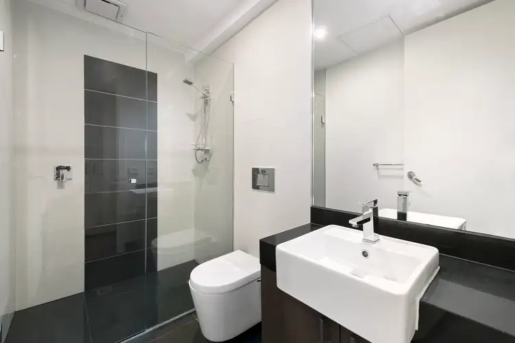 Fifth view of Homely apartment listing, 10/927-929 Doncaster Road, Doncaster East VIC 3109