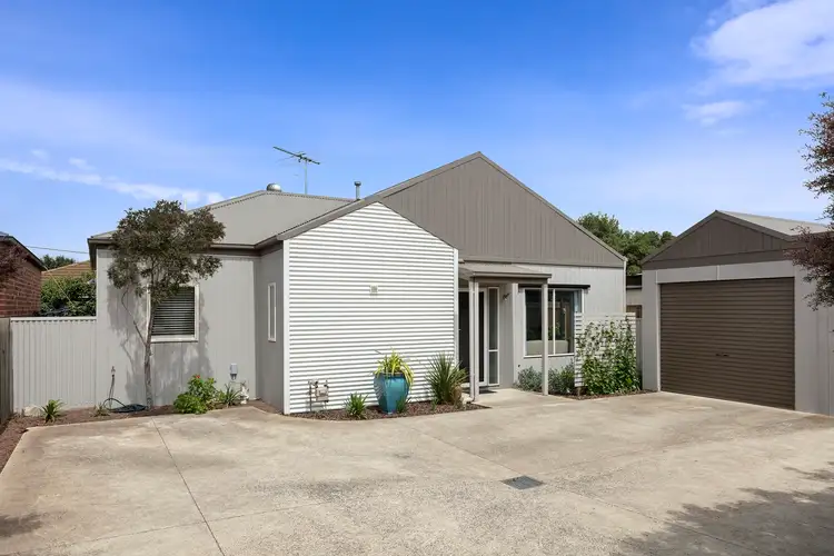 2/8 Westmoreland Street, St Albans Park VIC 3219