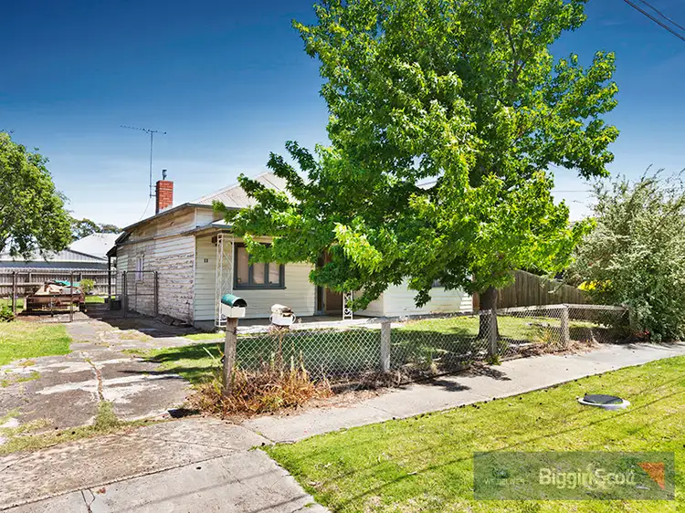 11 Cambridge Street, Maidstone VIC 3012