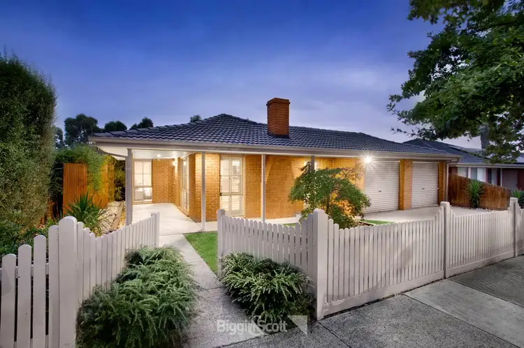 21 Hedgeley Drive, Berwick VIC 3806