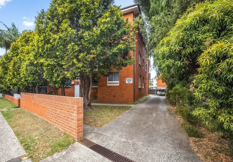 2/7 Clarence Avenue, Dee Why NSW 2099