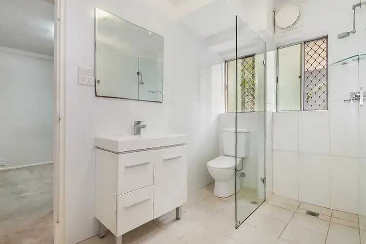 Fifth view of Homely apartment listing, 2/7 Clarence Avenue, Dee Why NSW 2099