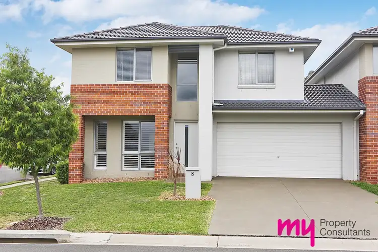 8 Sovereign Circuit, Glenfield NSW 2167