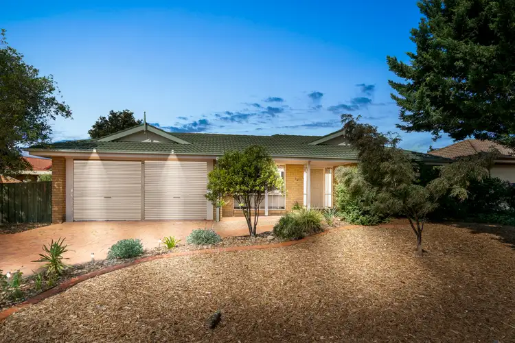 39 Pinnacle Crescent, Brookfield VIC 3338