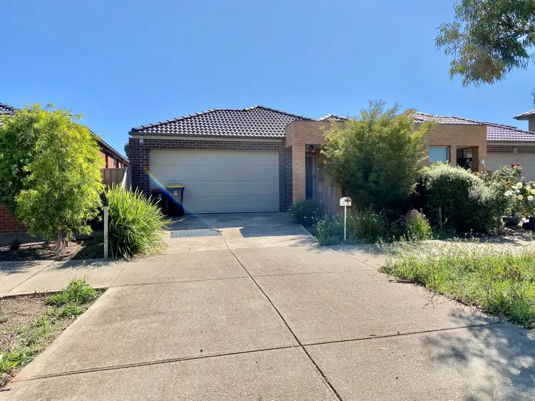 2/32 Lady Penrhyn Drive, Melton West VIC 3337