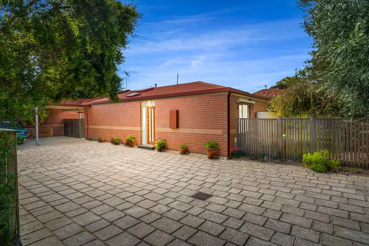 2/142 Warrigal Road, Mentone VIC 3194