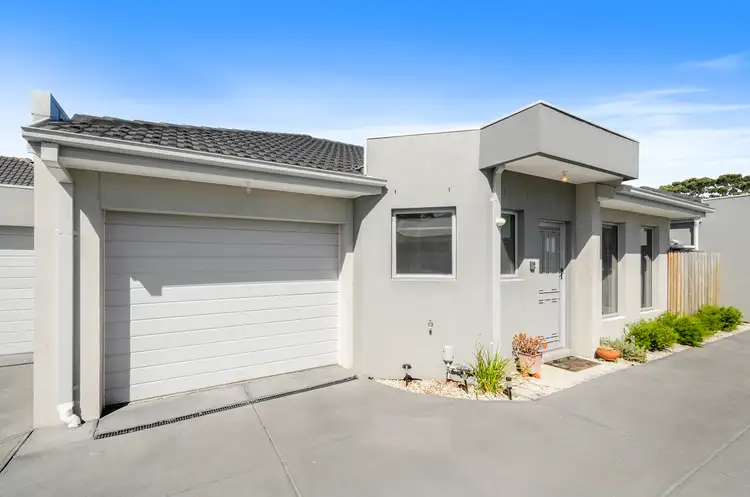 2/9 Thorpe Street, Newport VIC 3015