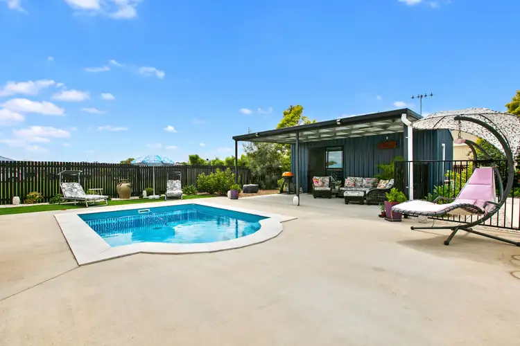 8 Canberra Avenue, Cooloola Cove QLD 4580