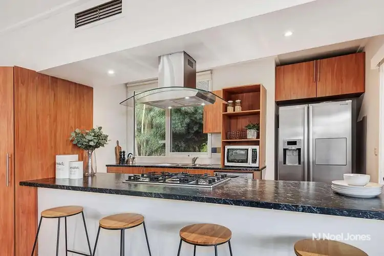 13 Rathmullen Quadrant, Doncaster VIC 3108