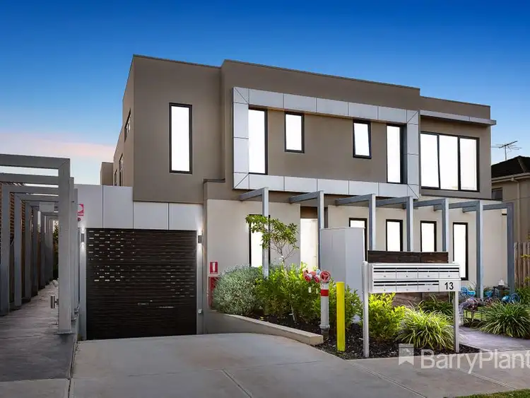 2/13 Churchill Street, Doncaster East VIC 3109