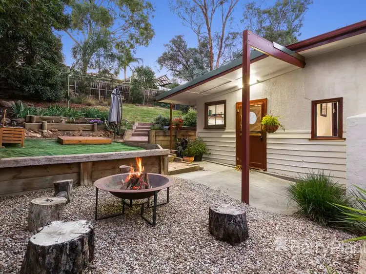 11 Lower Road, Eltham North VIC 3095