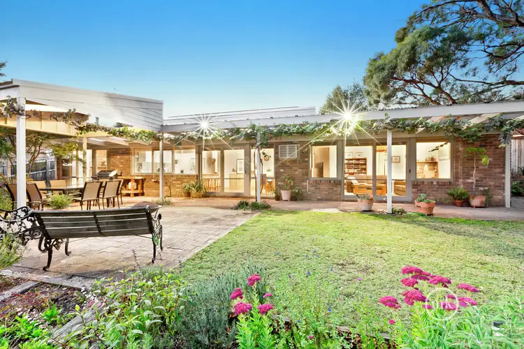7 Greenleaf Court, Eltham North VIC 3095