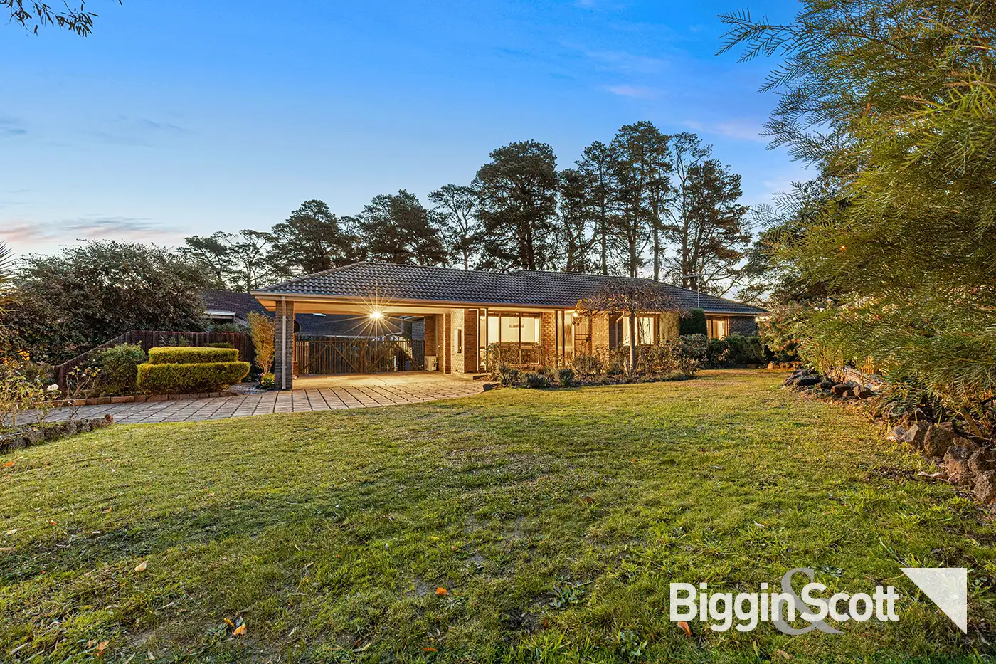 Main view of Homely house listing, 33 Wondalea Crescent, Wantirna VIC 3152